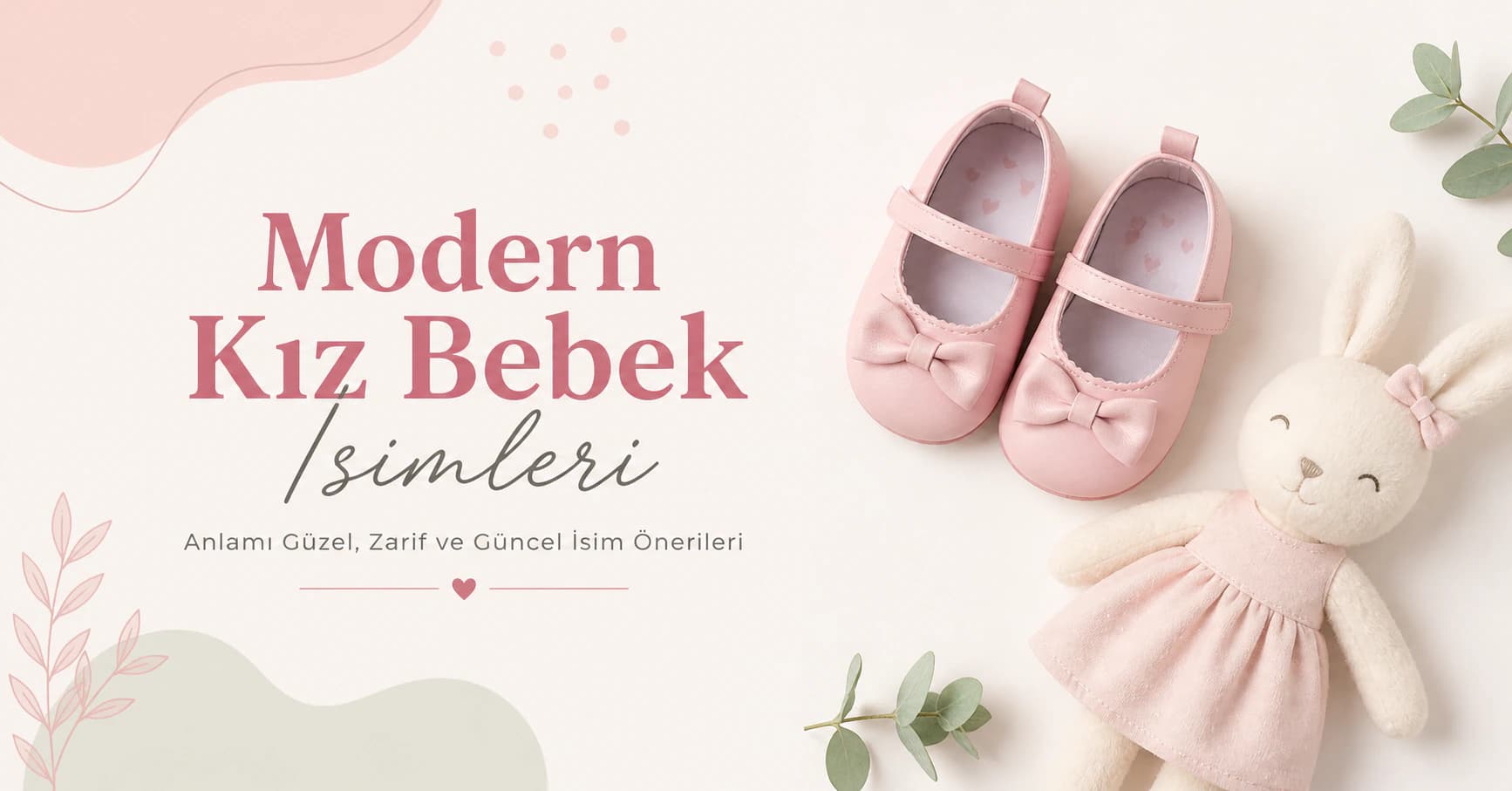 Modern kız bebek isimleri için hazırlanmış, pembe bebek ayakkabıları, oyuncak tavşan ve pastel tonlu zarif detaylar içeren sade blog kapak görseli
